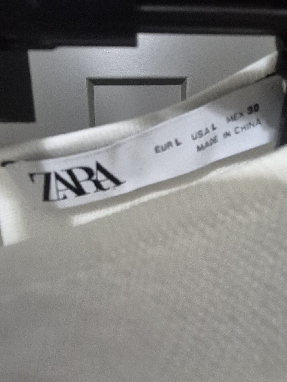 Zara White Textured Asymmetrical Off Shoulder Top Size L - Picture 4 of 5